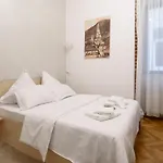 Old Town Story House Apartment Brasov
