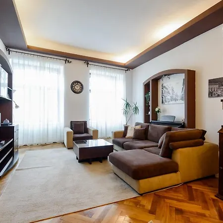Old Town Story House Brasov