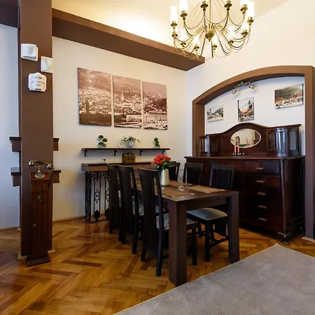 Old Town Story House Braşov