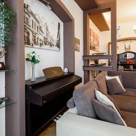Old Town Story House Apartment *