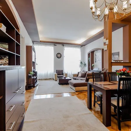 Old Town Story House Apartment Brașov