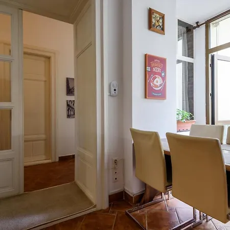 Old Town Story House Apartment *