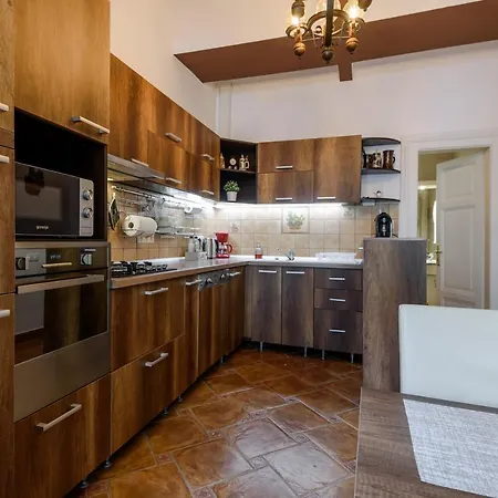 Old Town Story House *