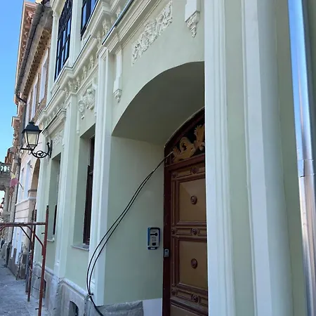Old Town Story House Daire