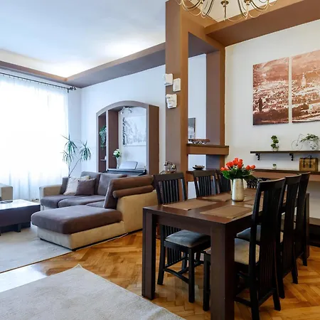 Daire Old Town Story House Braşov