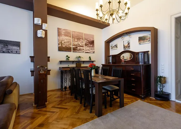 Old Town Story House ブラショフ