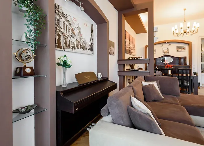 Old Town Story House Apartment *