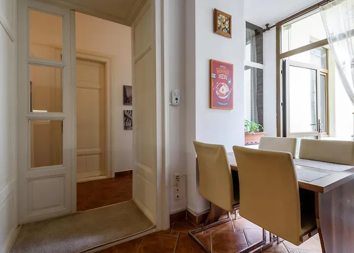 Old Town Story House Apartment *