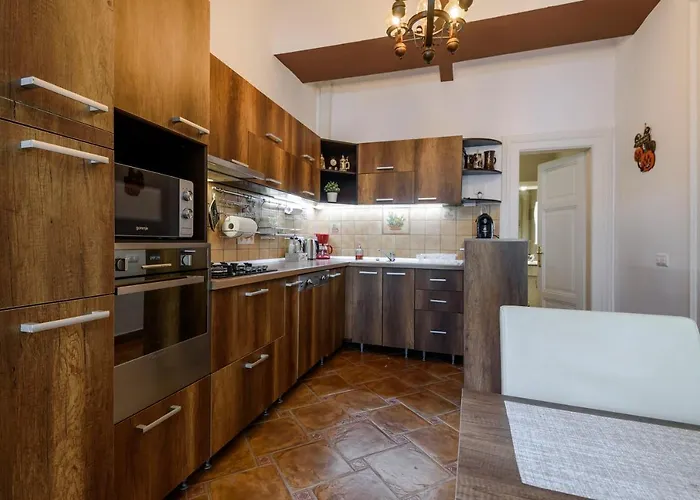 Old Town Story House *